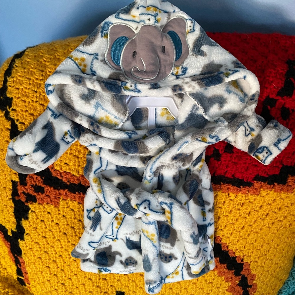 Newborn Infant Bathrobe Like New Elephant accent 0-9 months